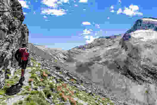 Der Antronapass mit den ausgedehnten Felsplatten ist nicht mehr weit. Bild: Fredy Joss