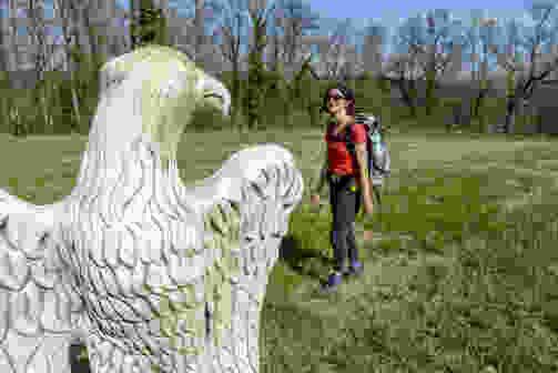 An der Landesgrenze: Auge in Auge mit dem Reichsadler. Bild: Mia Hofmann
