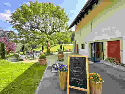 Le Lindenbeizli Schauenegg près de l’Hôtel Bad Schauenburg.