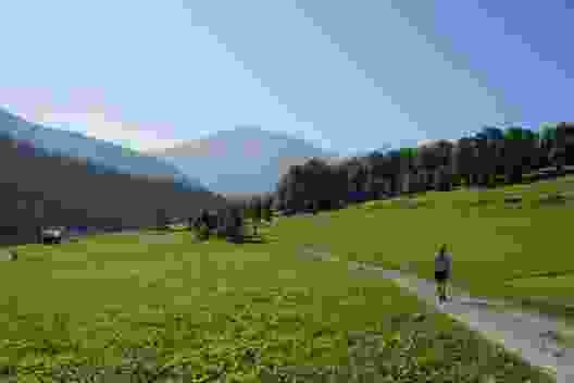 Der Alt Chirchwäg zwischen Fieschertal und Fiesch.