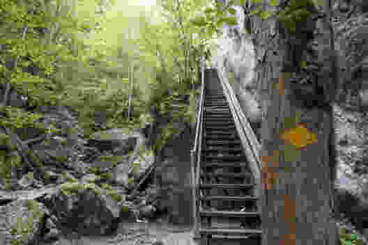 Der abwechslungsreiche Wanderweg durch die Gorges de Perrefitte ist gut ausgebaut. Bild: Reto Wissmann