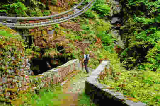 L'itinéraire passe par d'anciens chemins et ponts.