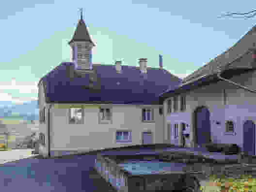 Das «Alte Dorfschulhaus», einst Bauernhaus, wurde 1830 zur Schule umgebaut. Bild: Elsbeth Flüeler