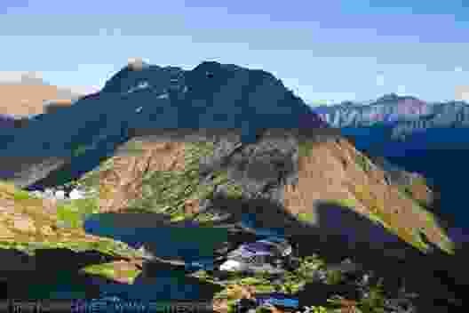 Im Aufstieg zur Grand Chenalette fällt der Blick zurück auf den Gd-St-Bernard.
