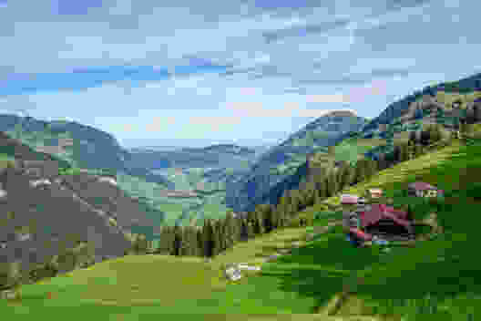Aussicht vom Wellenberg durch das Engelbergertal zum Bürgenstock (mitte) und zum Buochserhorn (rechts).
Bilder: Fredy Joss