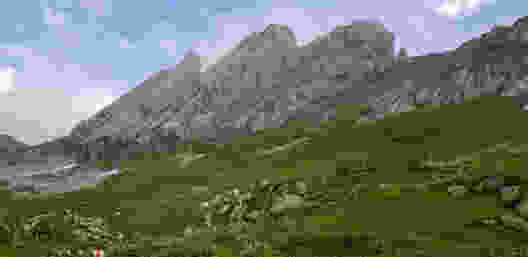 Während des Aufstiegs zum Mutschensattel bietet sich eine gute Sicht auf den beeindruckenden Gätterifirst. Bild: Patricia Michaud