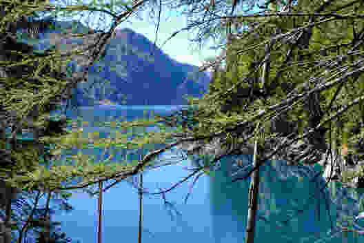 Blau wie ein Enzian. Der Lago di Luzzone, das Ziel der Wanderung, liegt 600 Meter unterhalb der Greina.
