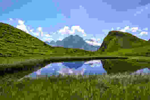 Spiegelbild von Urirotstock und Blüemlisalpfirn. Bild: Sabine Joss
