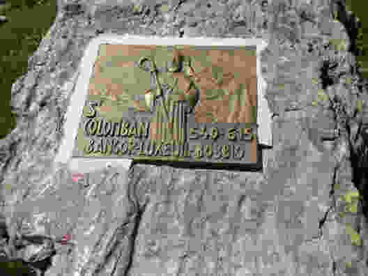 Auf dem Septimerpass erinnert diese Tafel an Kolumban.