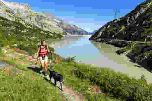 Plein de nature : le chemin longe le lac Räterichsboden. Photo: Franz Ulrich