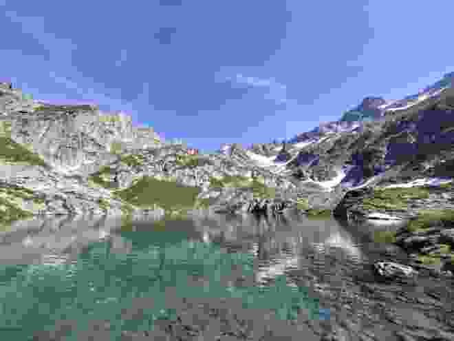 Calme, glacial et solitaire: le Wannisbortsee dans l’Oberland bernois