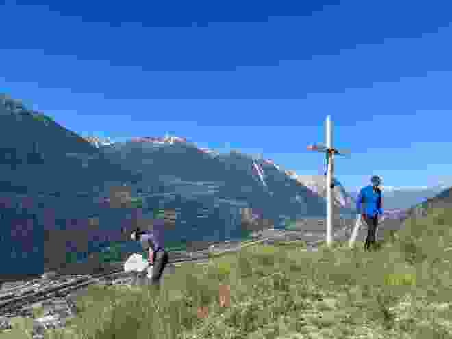 Beim ersten Kreuz kurz nach Hohtenn sind die Wespen besonders gut zu sehen.