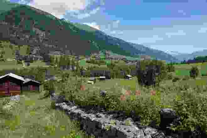 De retour dans la vallée à Zeit, le paysage s’apaise et s’élargit.