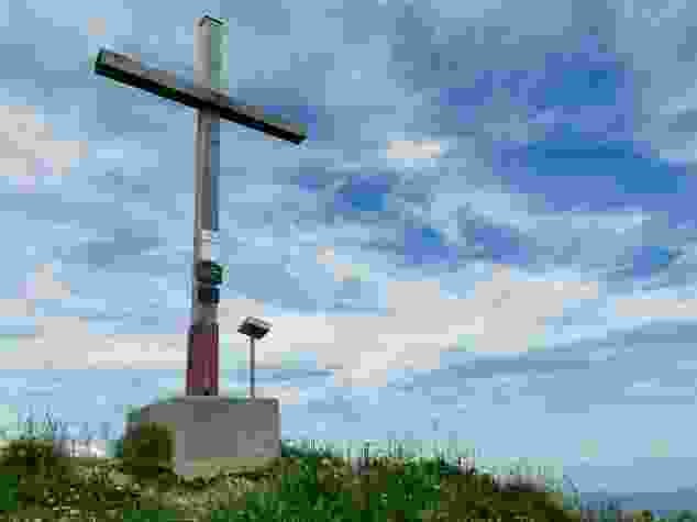 Das Beichlekreuz – seltsamerweise steht es nicht auf dem höchsten Punkt.