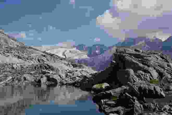 Der Grätlisee, dahinter der Galenstock.