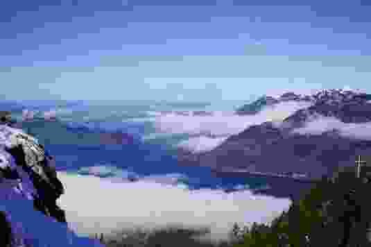 Über den Nebelschwaden: Blick auf den Vierwaldstättersee.