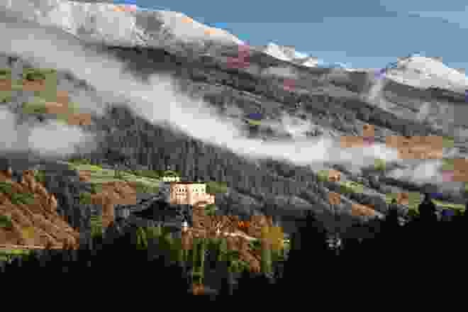 But de la randonnée, le château de Tarasp