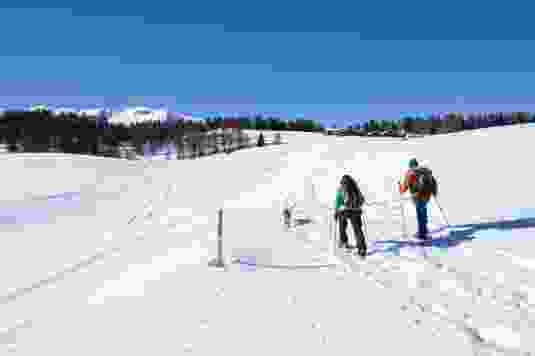 Plus qu’un champ de neige à gravir et le point le plus élevé de l’itinéraire, le hameau de Munter, sera atteint.