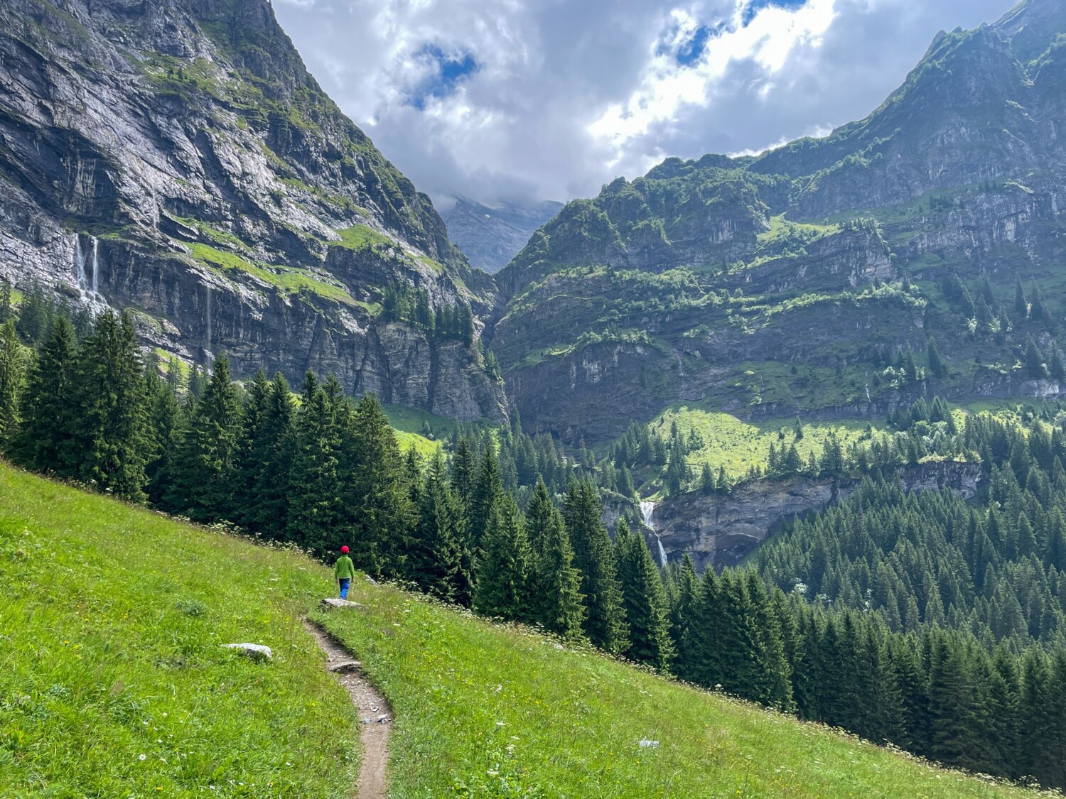 Durch Champérys Felsenkessel zur Cantine