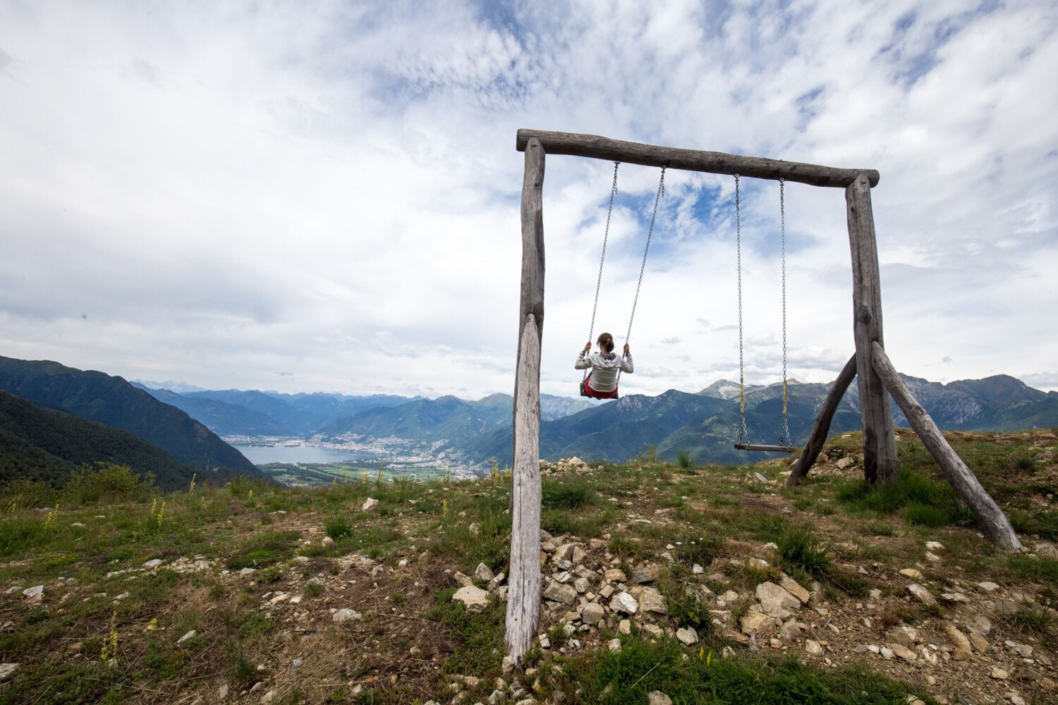 Sentiment de bonheur sur la balançoire au sommet du Mattro.