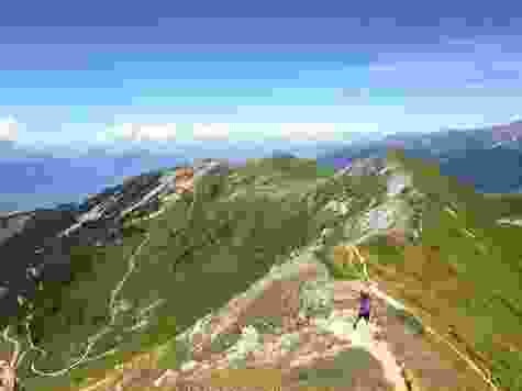 Un régal pour les enfants qui ont le pied sûr: la belle crête ramenant à Thyon depuis le Mont Rouge, en passant par le Mont Carré.